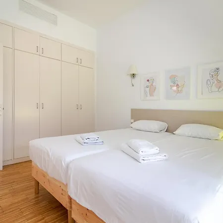 Apartment Deluxe W/ Garage