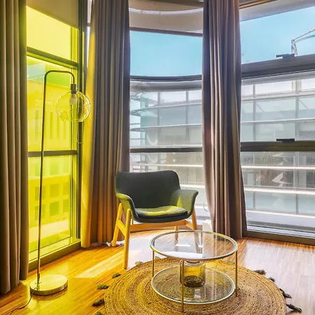 Deluxe W/ Garage Апартаменти *