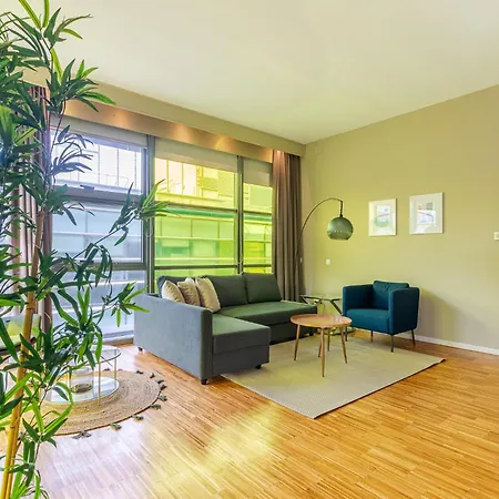 Apartment Deluxe W/ Garage *