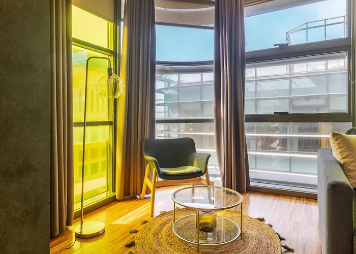 Deluxe W/ Garage Apartament *